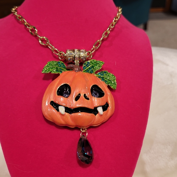 Collana Kirks Folly Con Cristallo E Medusa Vampiro – Ottone, Chiusura Magnetica – Nuova Senza Etichette